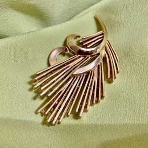 💝TRIFARI Original 1960s Vintage Golden Brooch